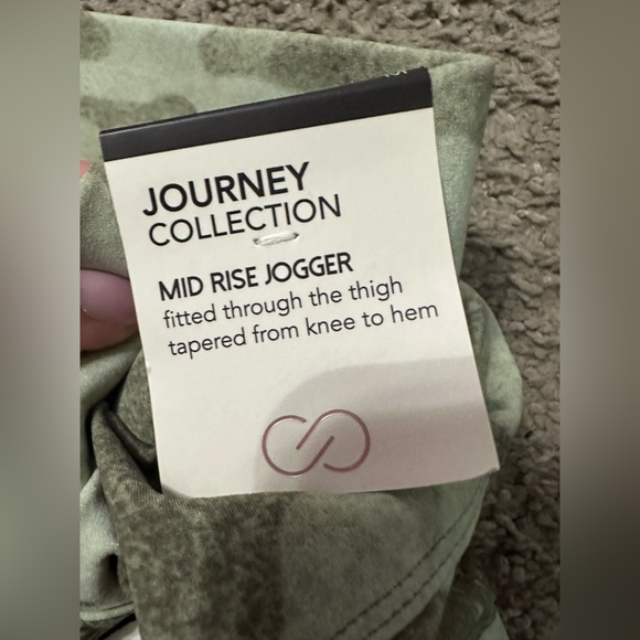 NWT- Women’s CALIA Journey Collection Mid Rise Joggers - Picture 3 of 4